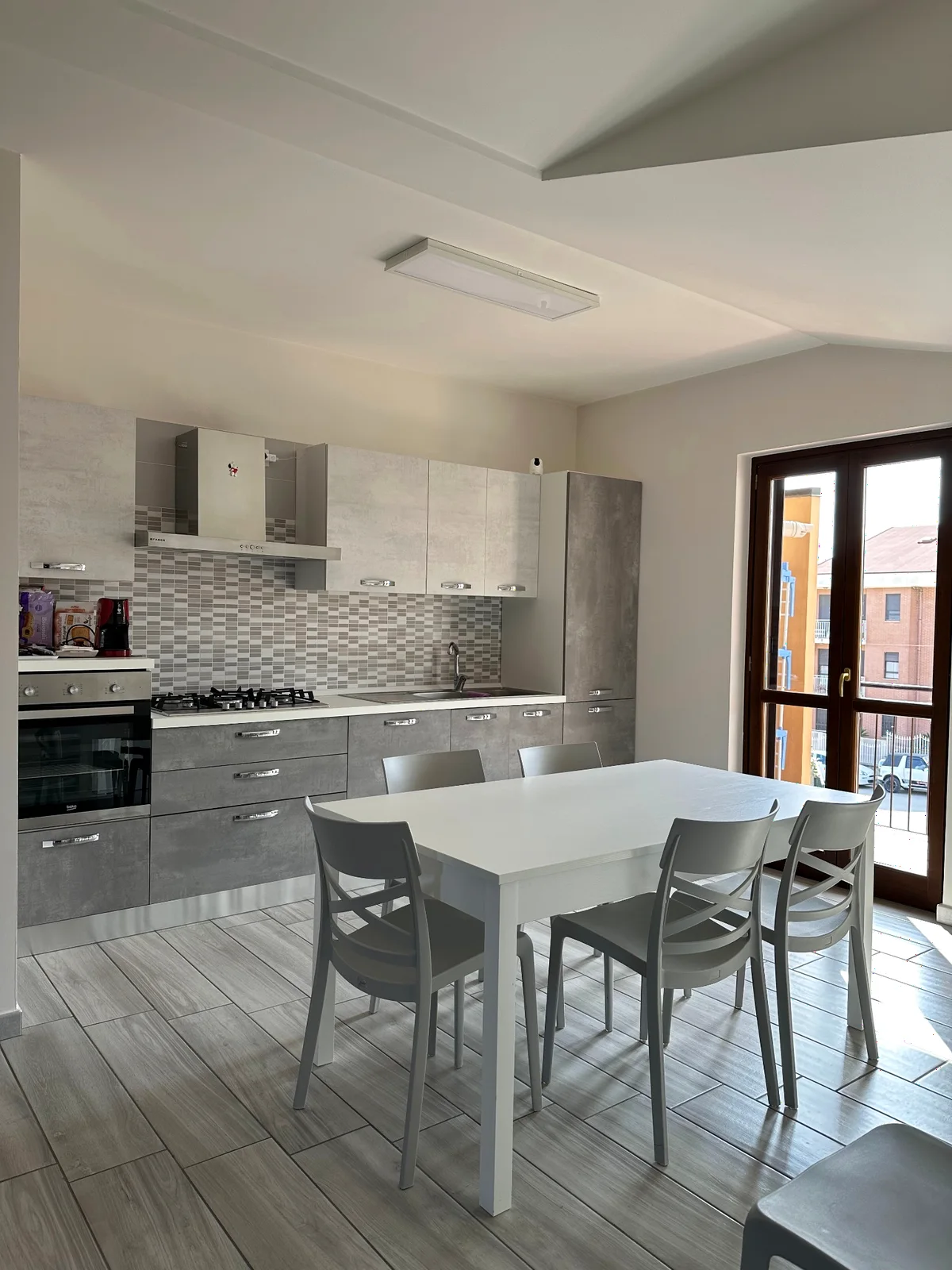 Cucina moderna della struttura